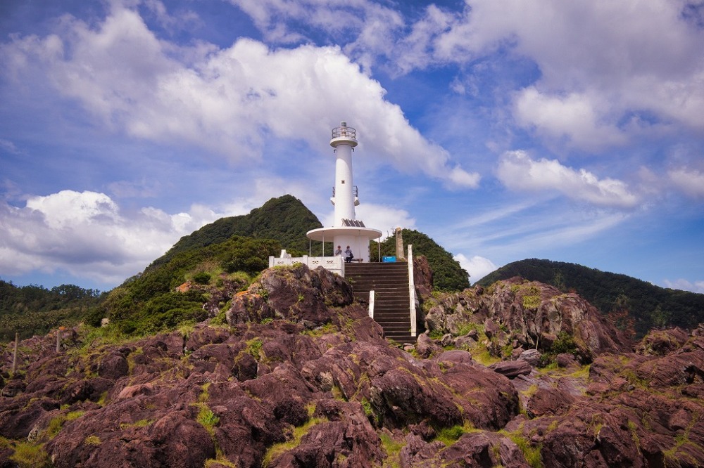 長崎鼻の白い灯台