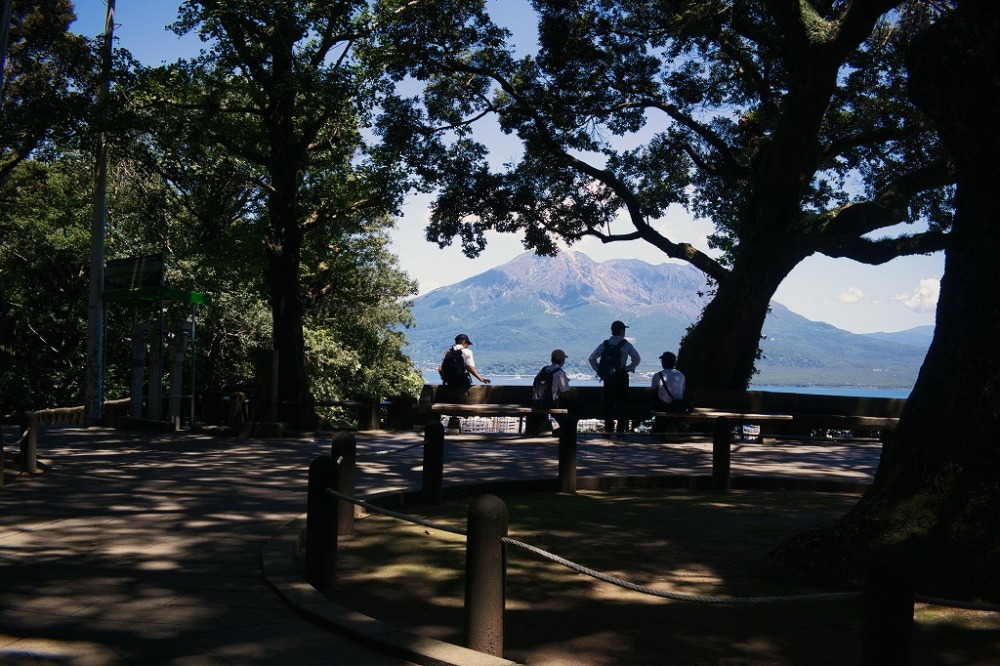 城山展望台のベンチから見た桜島