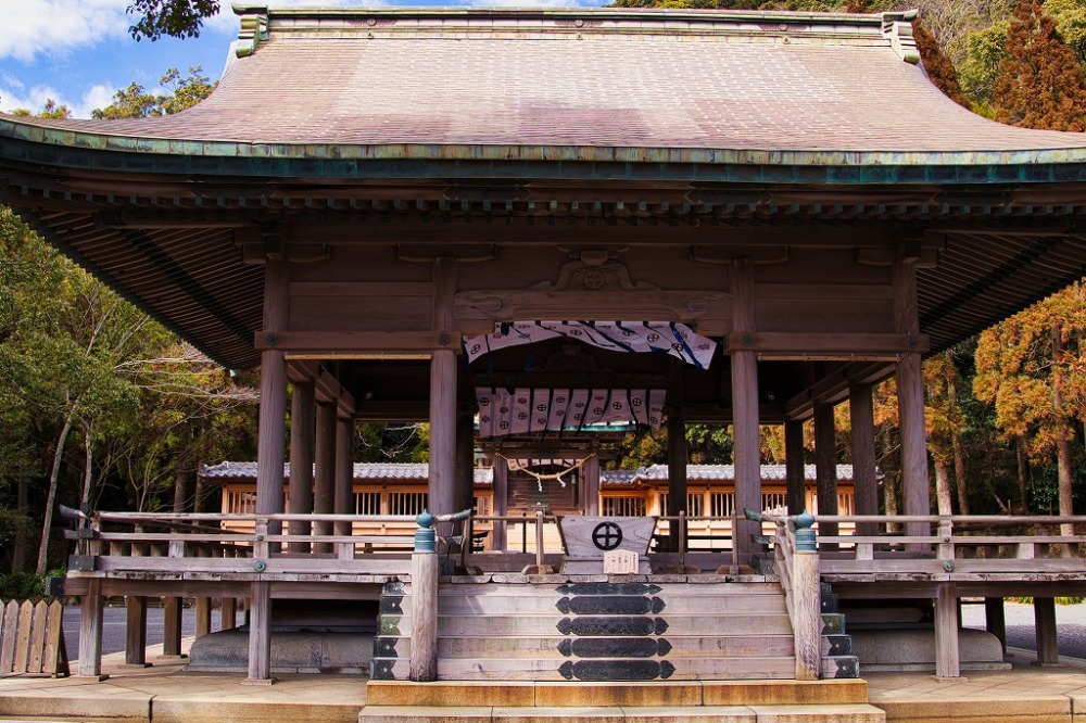 鶴嶺神社の拝殿