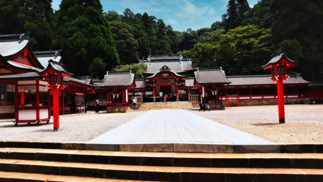 霧島神宮 は霧島観光の中心でもある朱塗りの美しい神社です 鹿児島の観光 ゆうドン倶楽部 地元民だから知っている鹿児島の情報