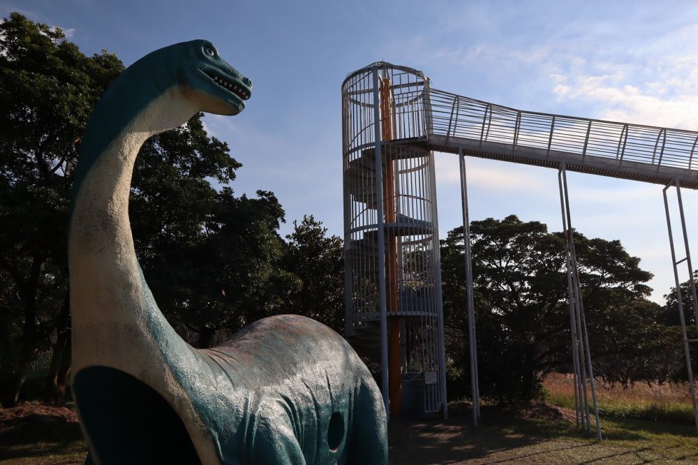  桜島自然恐竜公園の 恐竜とすべり台